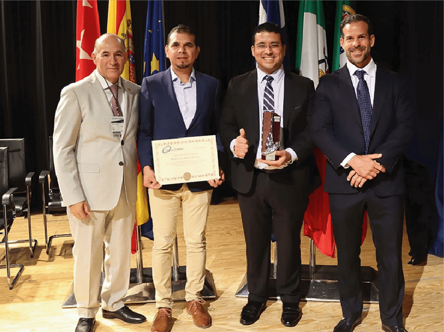 Premio al Galardón Internacional <br />“La Escoba de Platino”