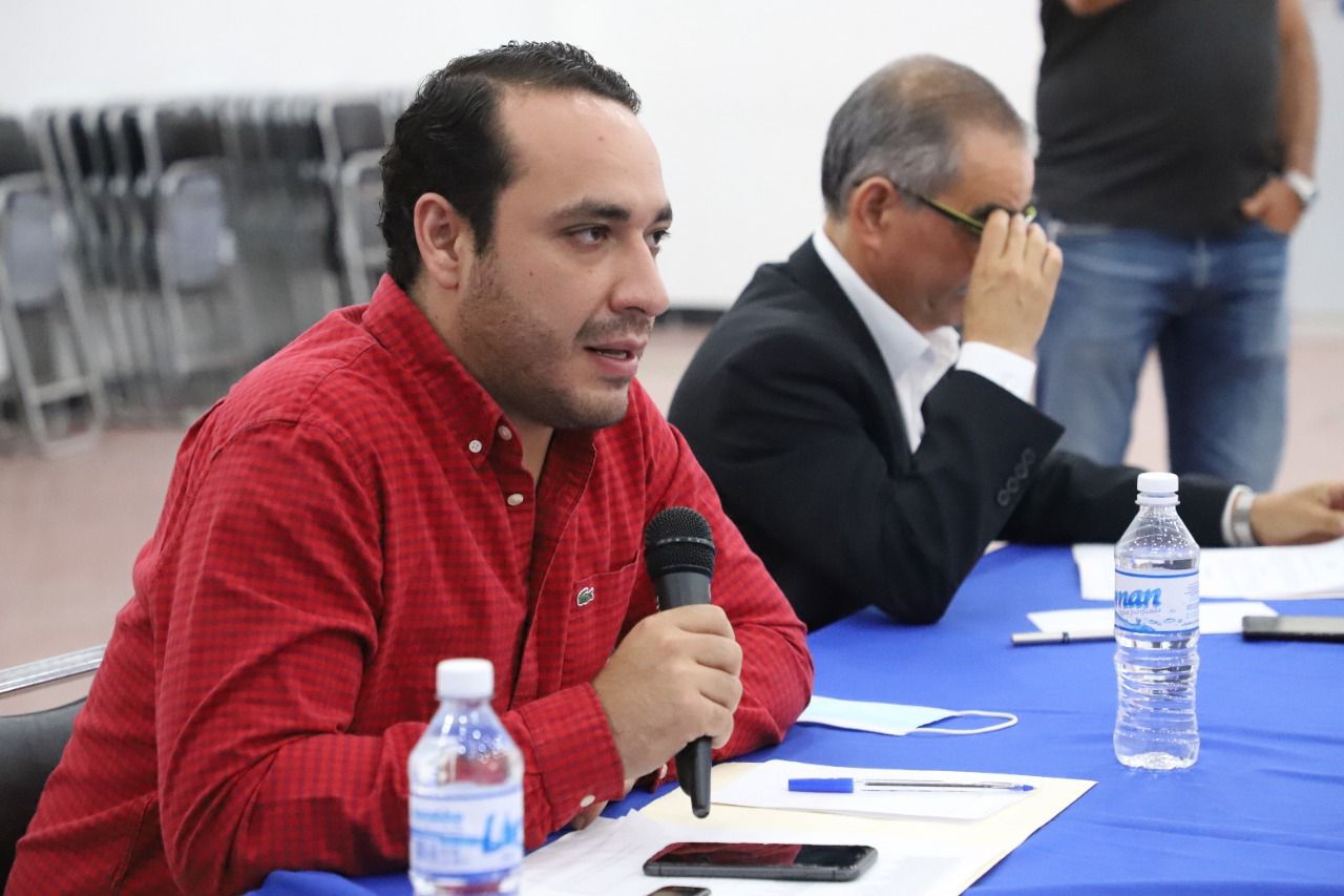 Subdirección de Atención a la Juventud acerca ofertas de empleo a jóvenes de SLP