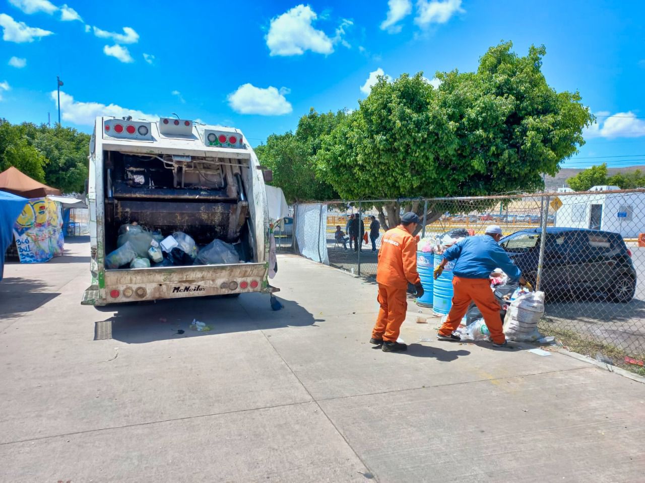  Por primera vez, Ayuntamiento ayuda con la recolección de basura fuera de la Fenapo