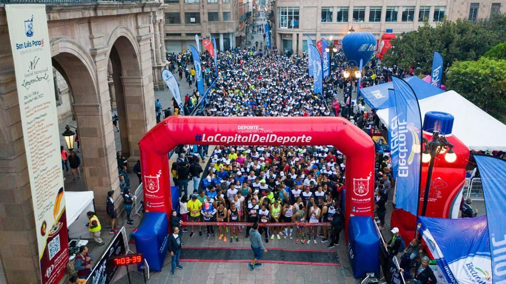 Más de 4 mil participantes recorren los lugares más emblemáticos de la ciudad en la carrera atlética del 430 Aniversario, organizada por el Gobierno de la Capital