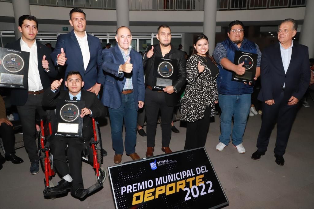  El presidente municipal Enrique Galindo Ceballos entregó el Premio Municipal del Deporte 2022