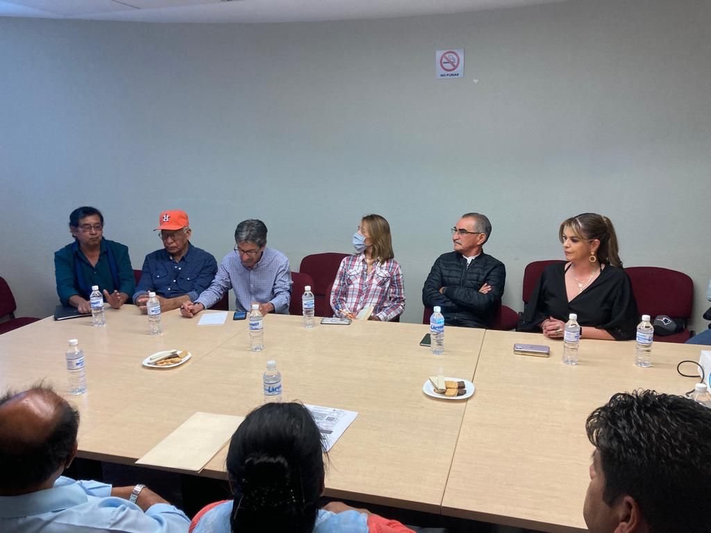  Para modernizar la infraestructura hidráulica, regidora Ángeles Hermosillo mantiene reuniones con habitantes de la zona norte