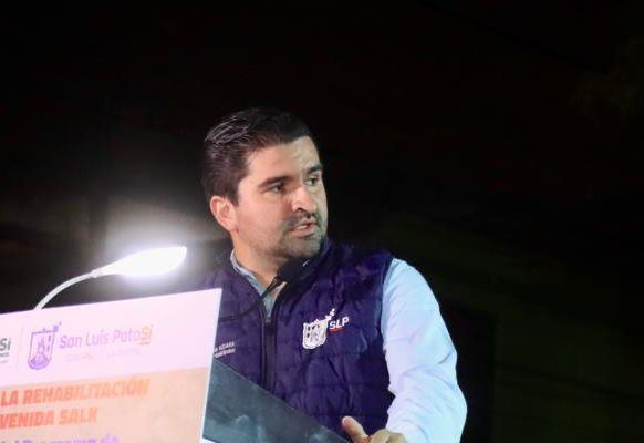 Ayuntamiento invita a los potosinos a participar en la decoración con nochebuena en el Corredor Carranza