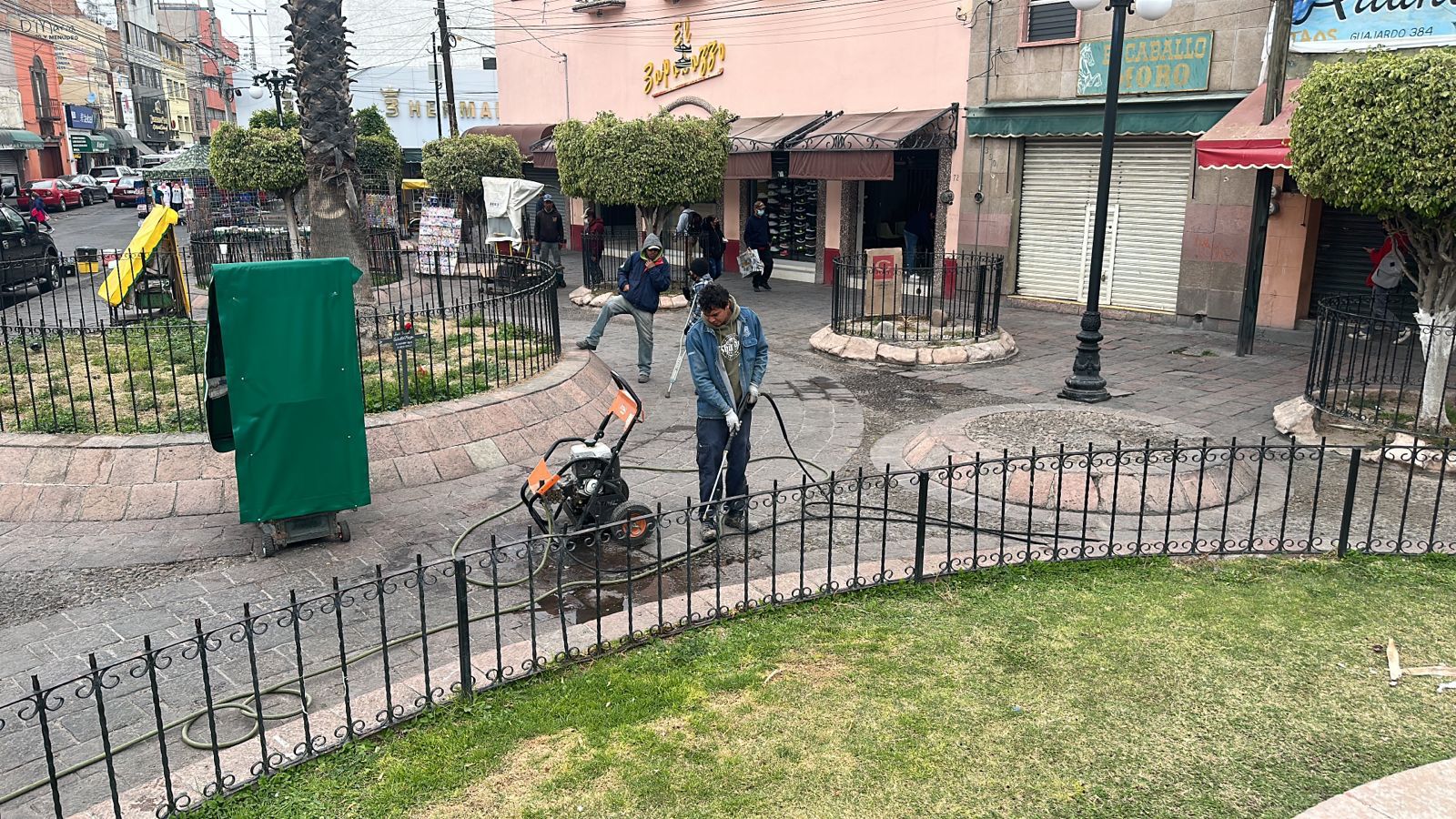  Ayuntamiento de San Luis Potosí rehabilita la fuente y realiza trabajos de limpieza en la explanada Ponciano Arriaga