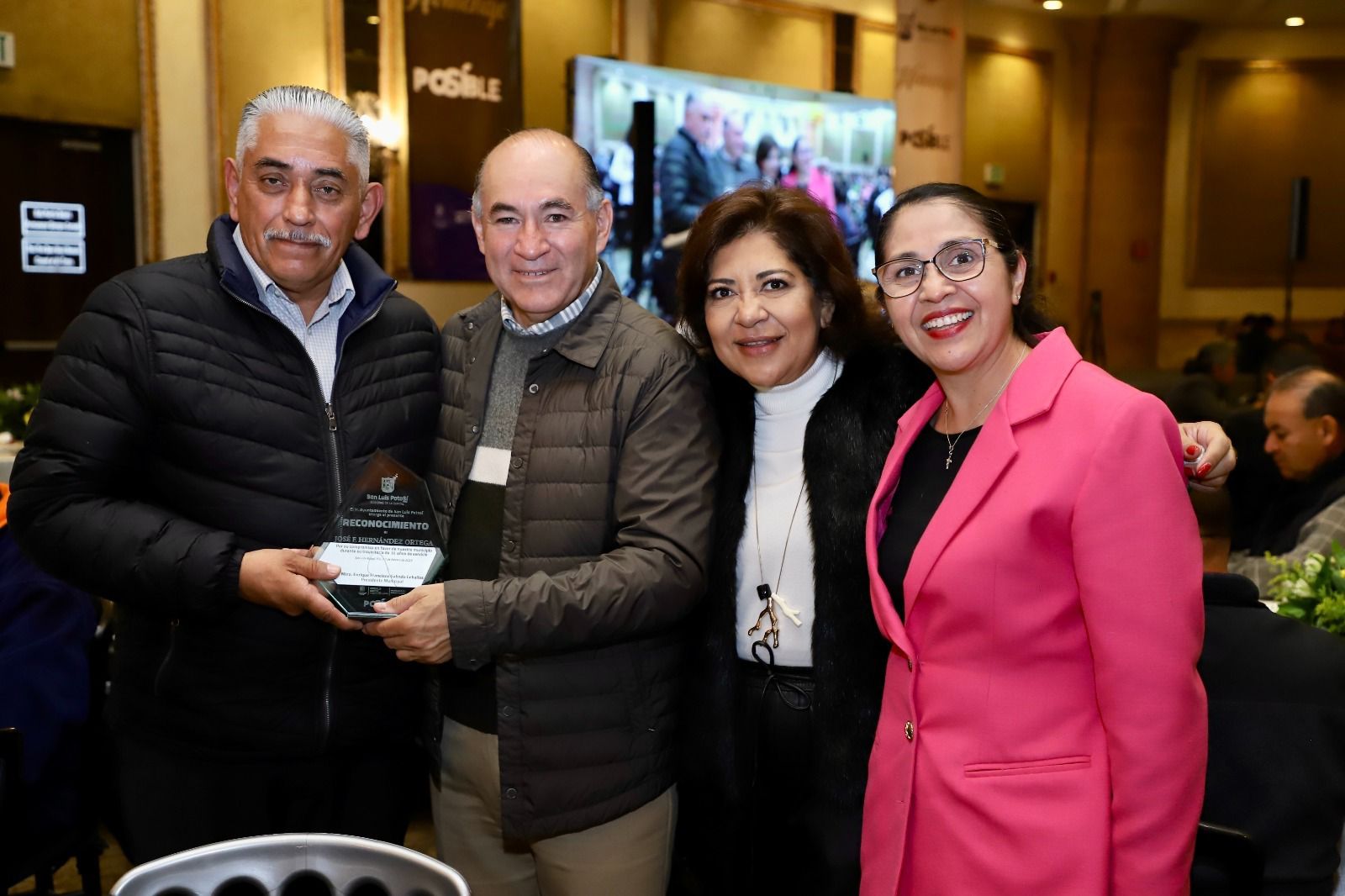  Alcalde Enrique Galindo reconoce a 163 trabajadores pensionados homenajeados por sus años de servicio