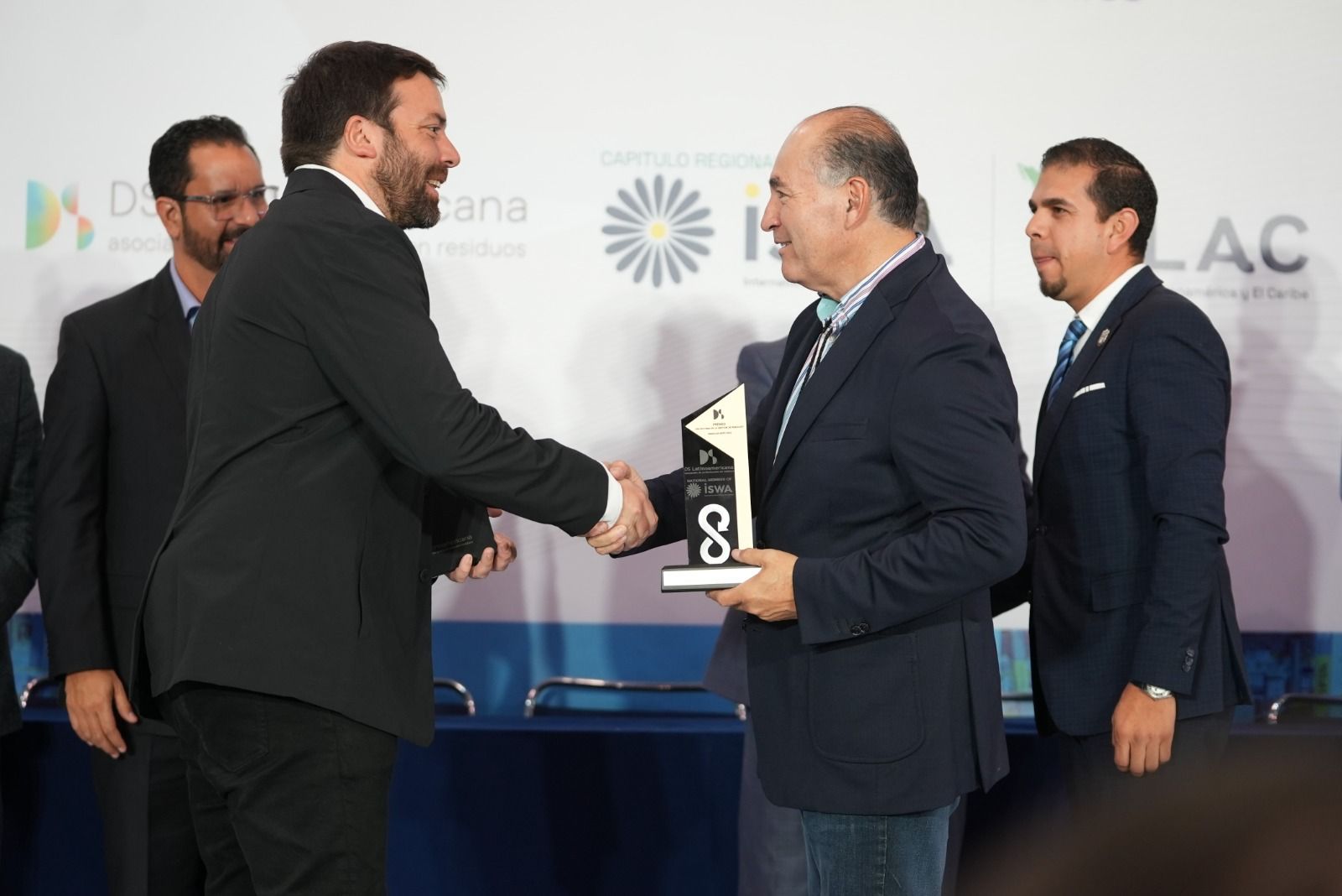 Por perfeccionar el esquema de limpieza en el Centro Histórico de SLP, Alcalde Enrique Galindo recibió Premio Nacional