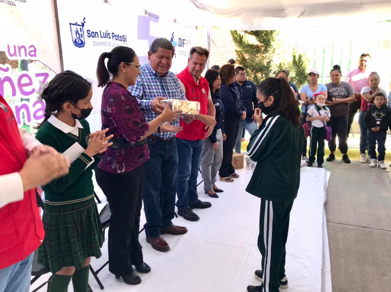 DIF Municipal entrega kits alimentarios del programa “Sí por una niñez sana” en Villa de Pozos
