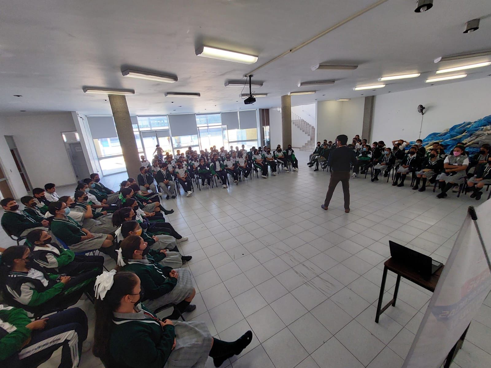 Gobierno de la Capital imparte plática contra la violencia escolar en la Escuela Secundaria Potosinos Ilustres