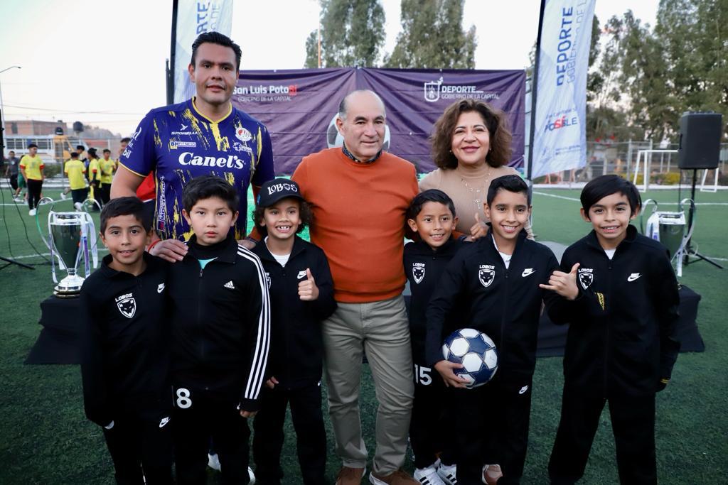 Arranca la fase final del torneo intercolonias Copa San Luis Rey 2023; Alcalde Galindo entrega uniformes a equipos participantes