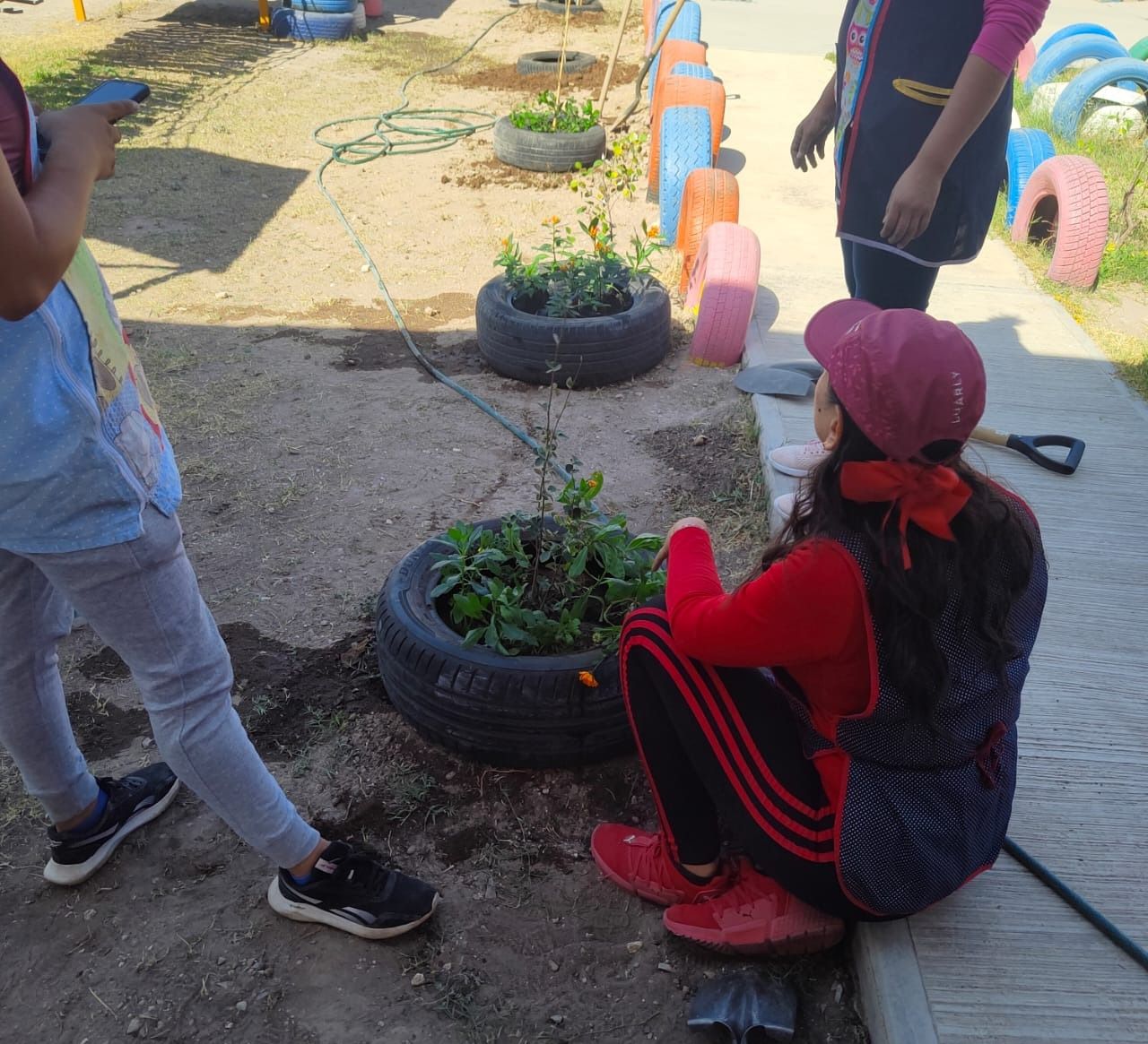 Escuelas de SLP atienden llamado del Ayuntamiento de la Capital para crear jardines polinizadores