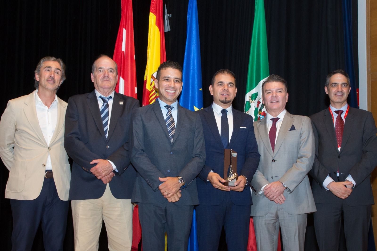 Por segundo año consecutivo, San Luis Capital recibe el galardón internacional “La Escoba de Platino”