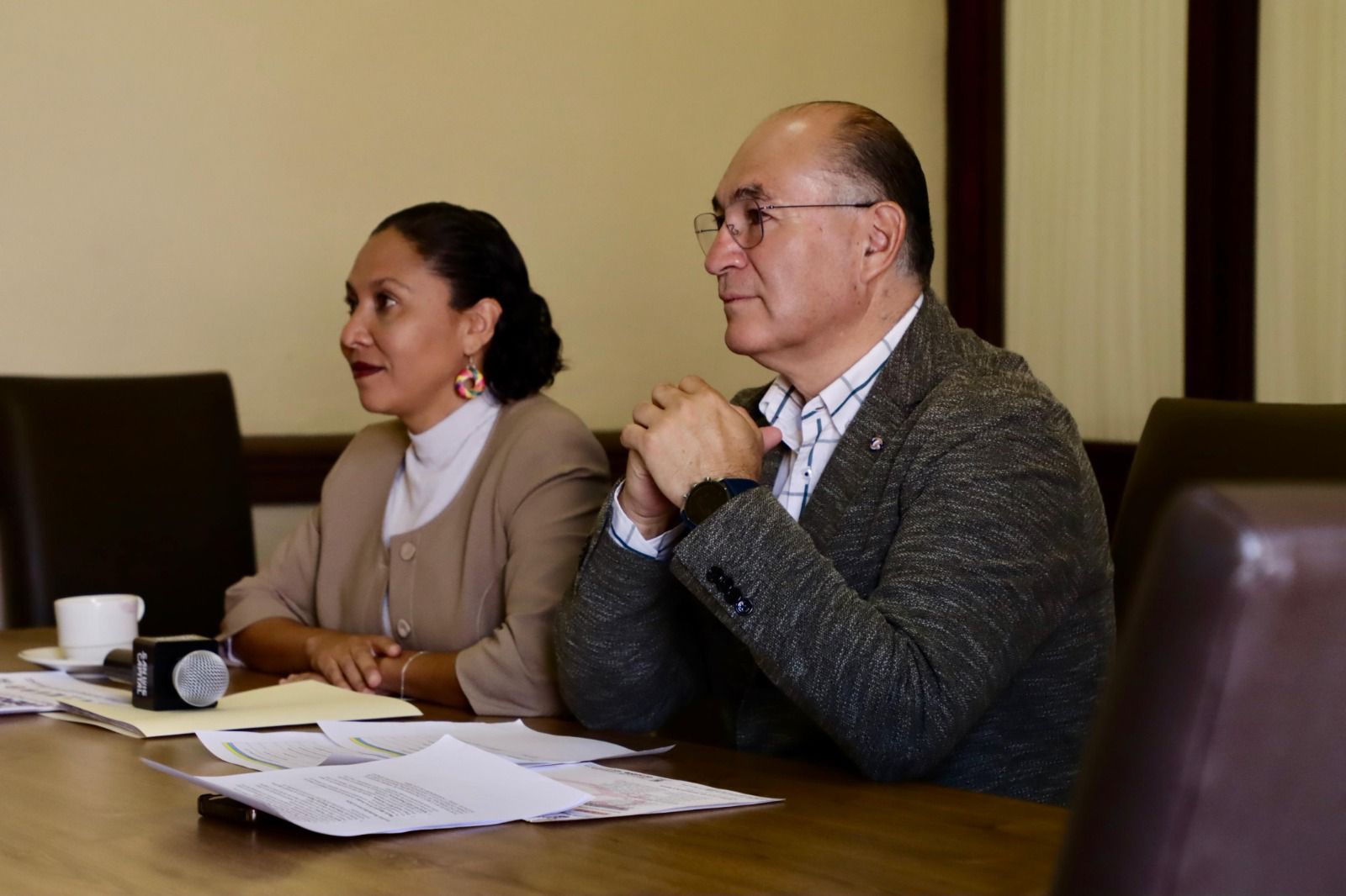 Fotografía del alcalde y la directora de turismo