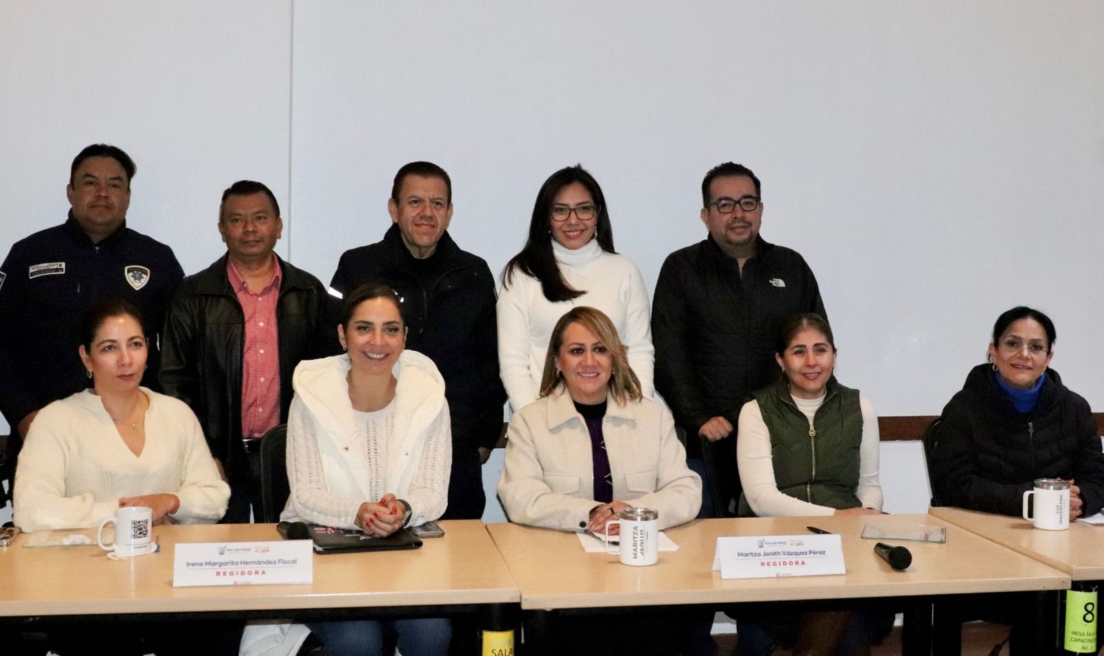 Fotografía de los integrantes de la comisión