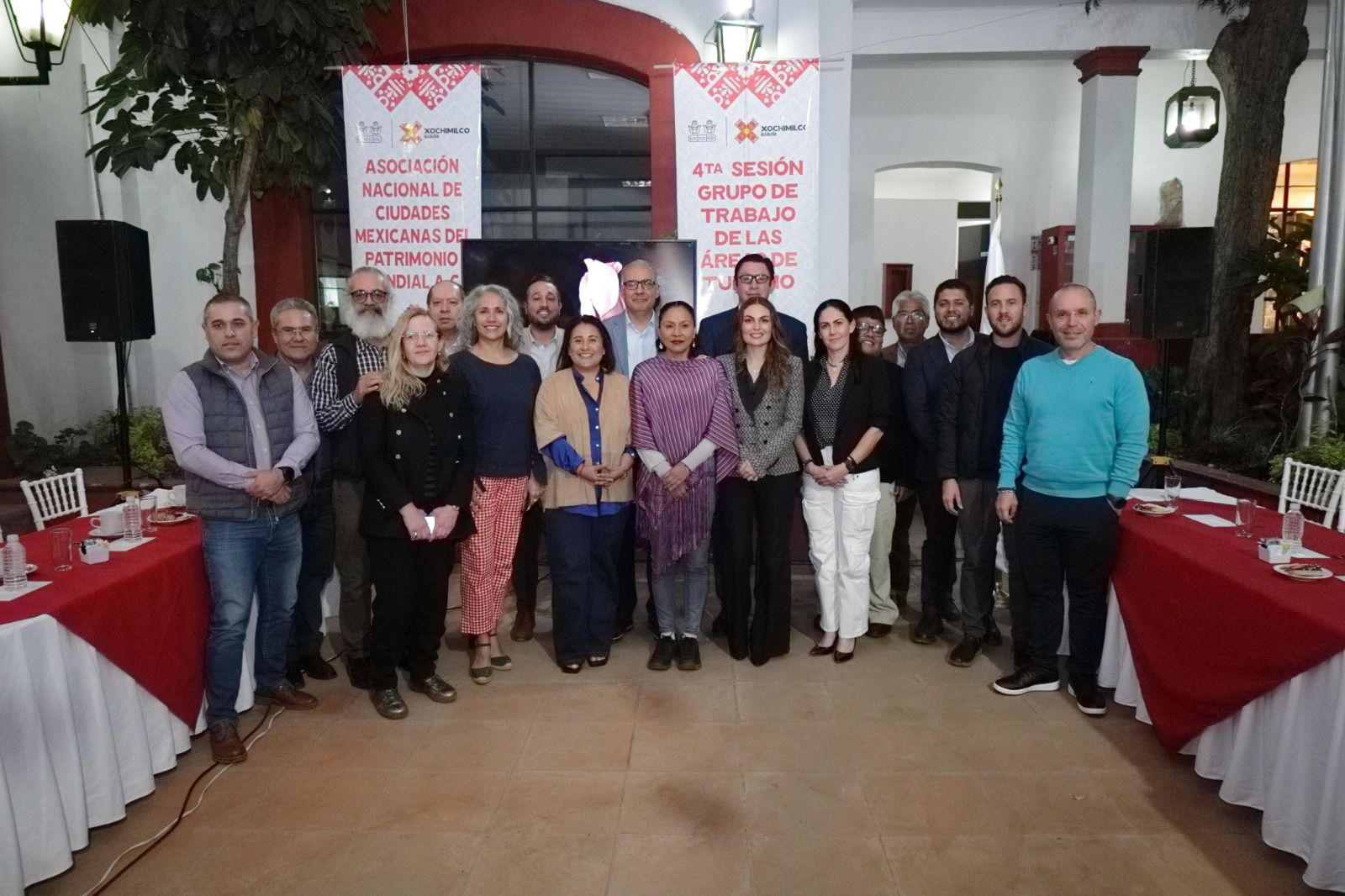 Fotografía de las y los participantes en la reunión