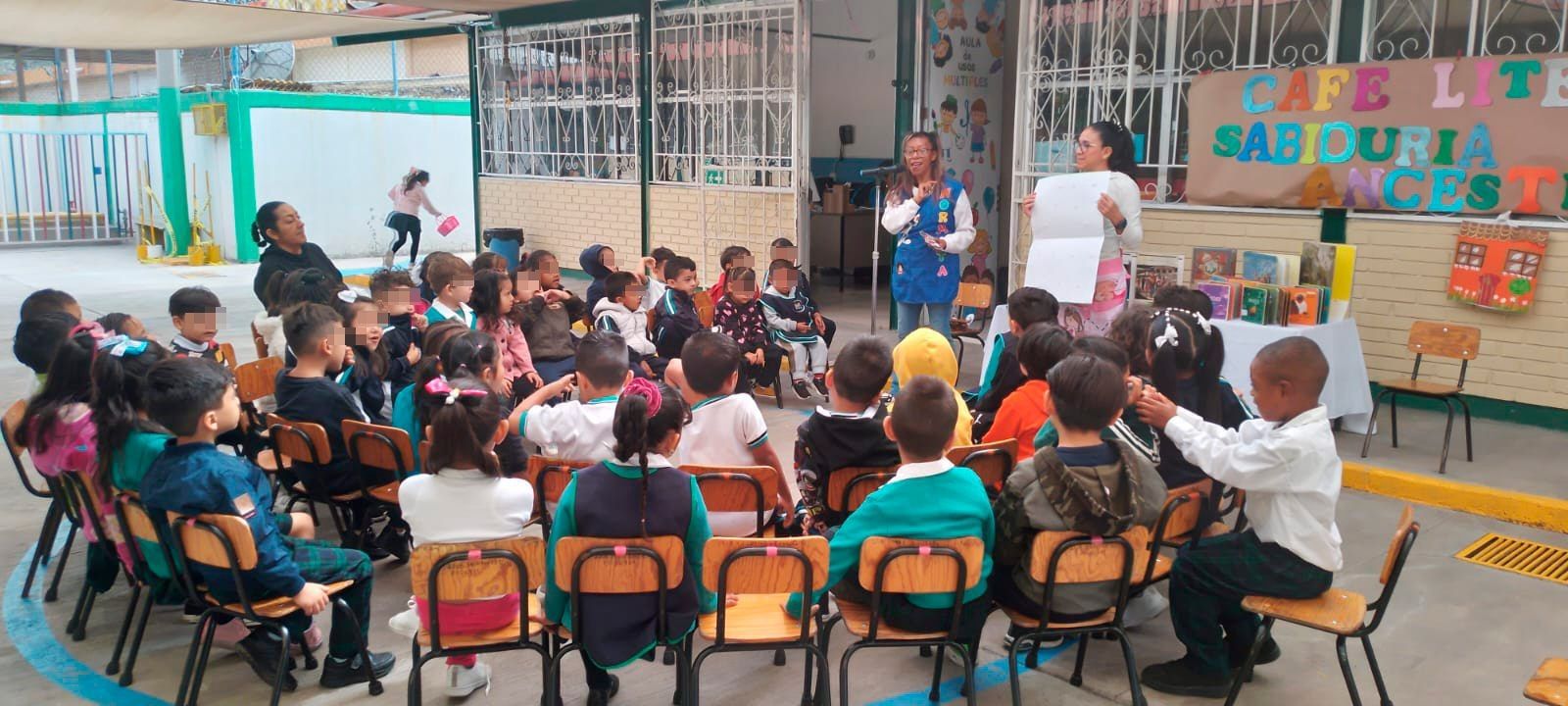 Fotografía de un grupo de niños en una actividad