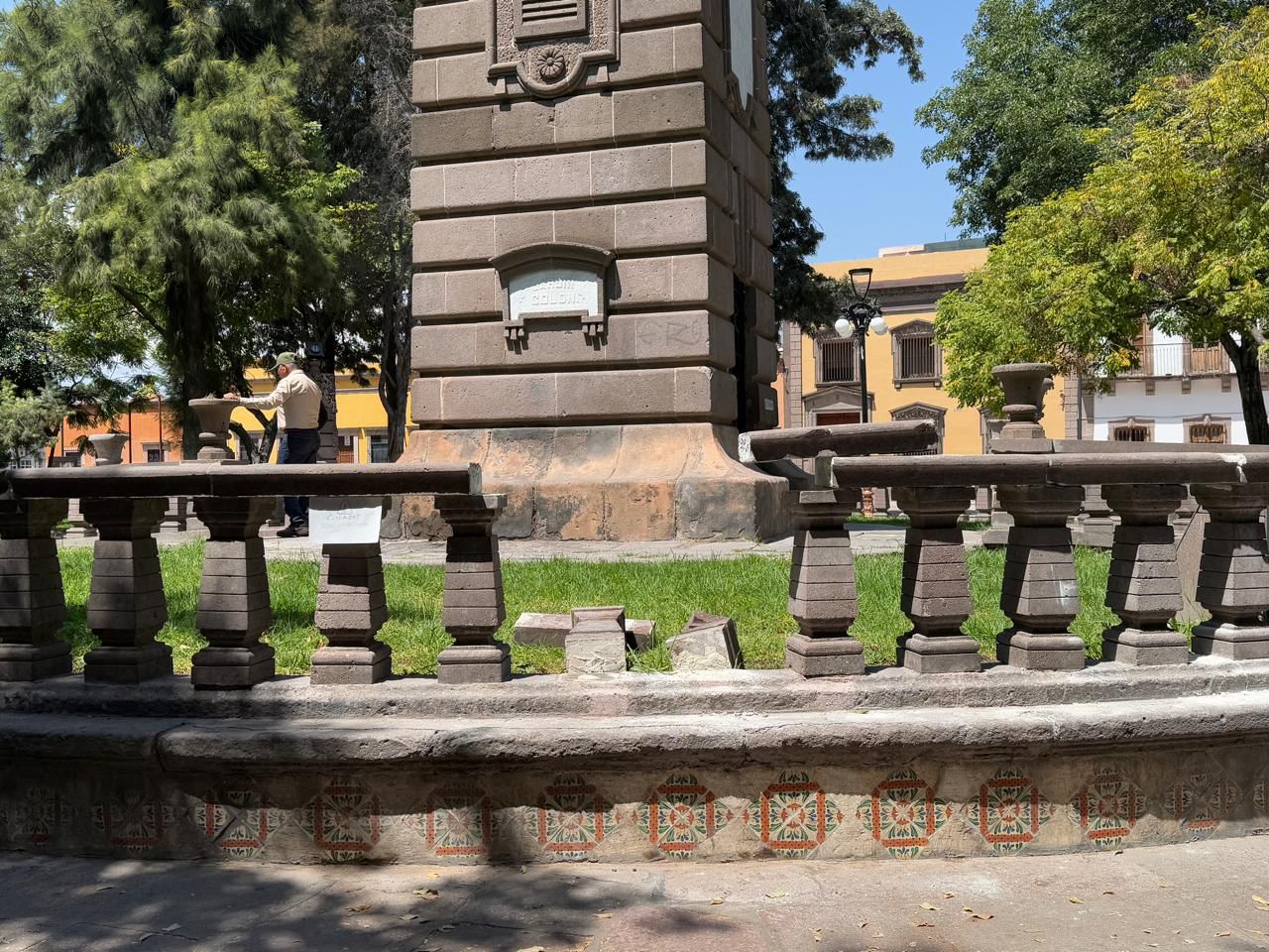 Gobierno de la Capital restaura sección de balaustrada del Reloj del Jardín Colón