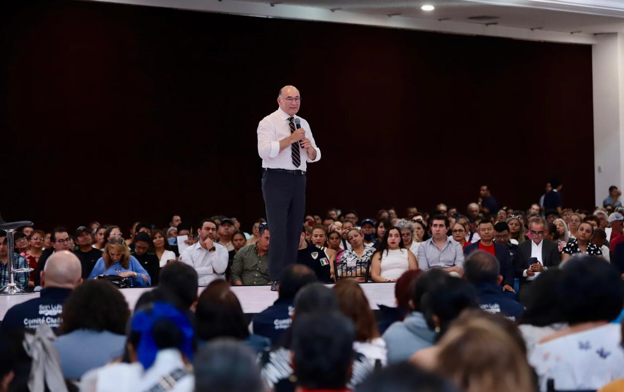 Alcalde Enrique Galindo durante el Ecuentro multitudinario