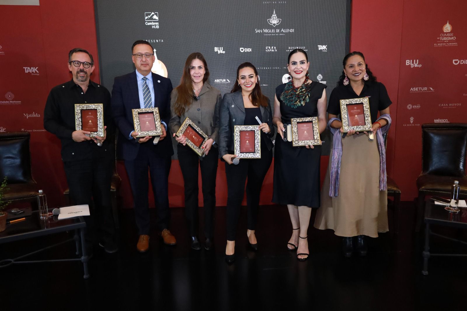 Funcionarios municipales en conversatorio para prosperidad compartida
