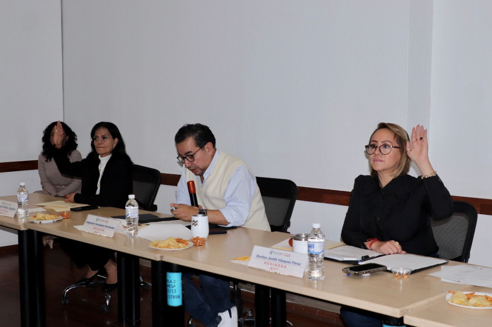 REGIDORES EN SESION DE COMISION