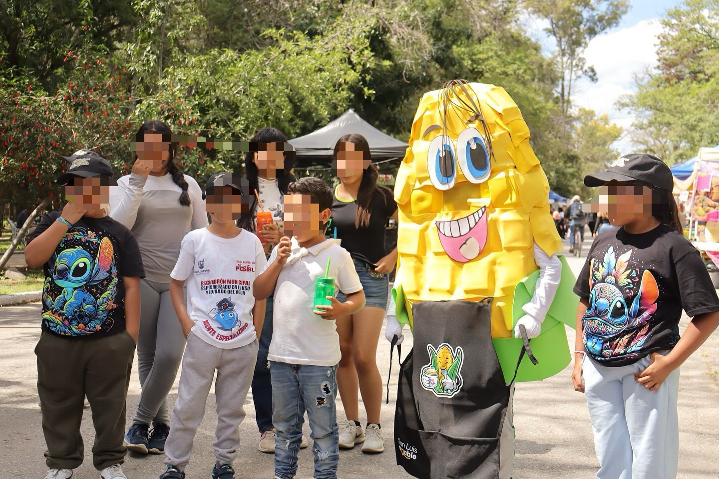 Fotografía e niños en la feria el elote