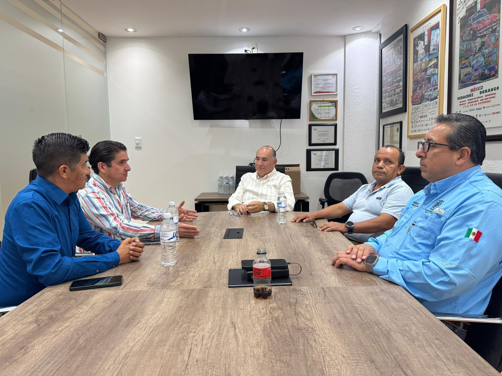 Acuerdan empresarios y Ayuntamiento usar plataforma del INE para evitar ingreso de menores a bares