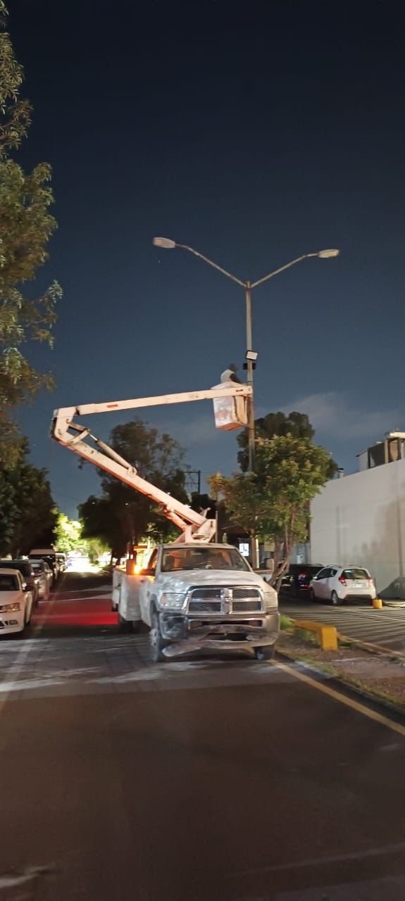 Refuerza Gobierno Municipal iluminación en Niño Artillero