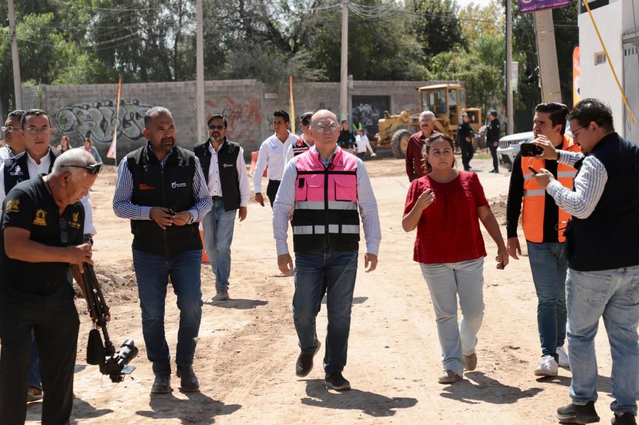 Con aportaciones federales, Ayuntamiento de SLP supera rezagos histórico en colonias, destaca Alcalde Galindo