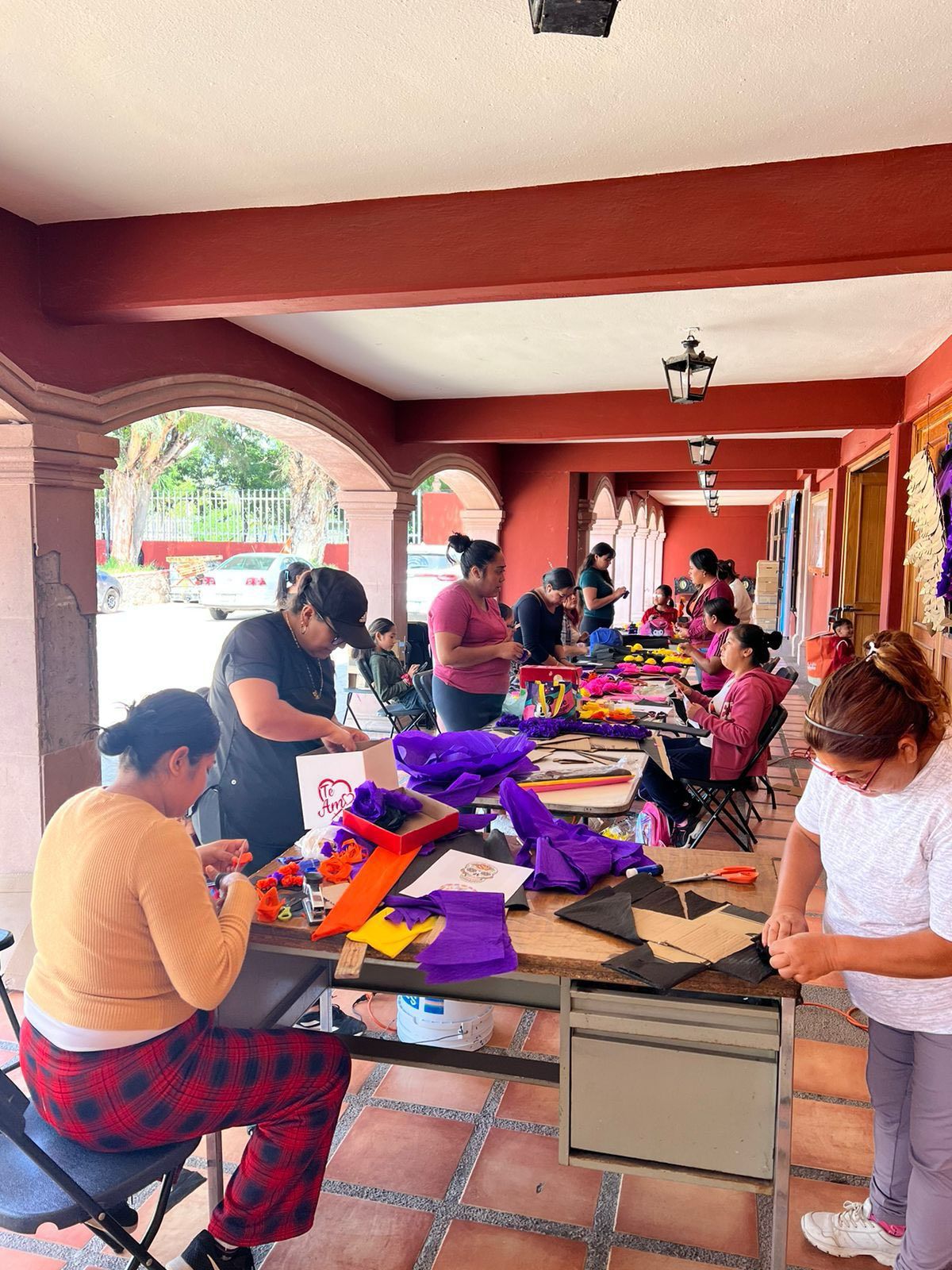 La Delegación La Pila celebra el Día de Muertos con talleres para toda la familia